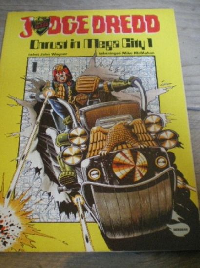 Afbeelding van Judge dredd #1 - Onrust in mega city - Tweedehands (DENDROS, zachte kaft)